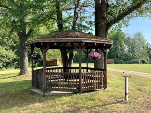 Gazebo with flowers at the Woodlands